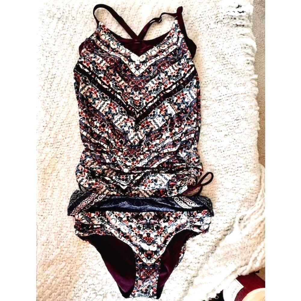 ATHLETA SIZE SMALL 3 PIECE UNDERWIRE TANKINI 32 B/C & 2 BOTTOMS